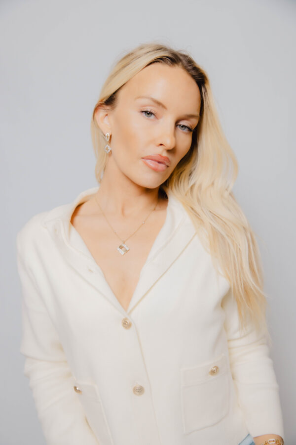 Estrella Oro Earrings - Image 5